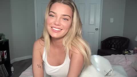 Snapshot of littlemaryjane19 chatting on 01-15-25, 07:12 Marciabrady online show from 01-15-25, 07:12