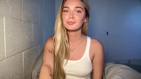 Snapshot of littlemaryjane19 chatting on 02-12-25, 09:01 Marciabrady online show from 02-12-25, 09:01