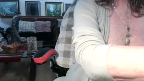 Miss D   Shows Mon Wed  Fri online show from 10-15-25, 04:29