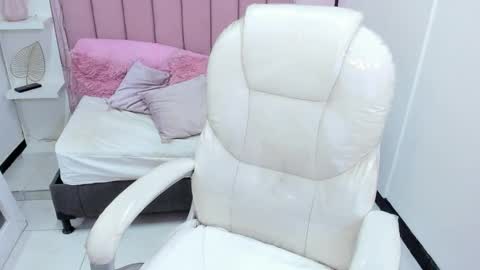 Snapshot of littlesofii chatting on 09-25-25, 10:35  sofii  online show from 09-25-25, 10:35