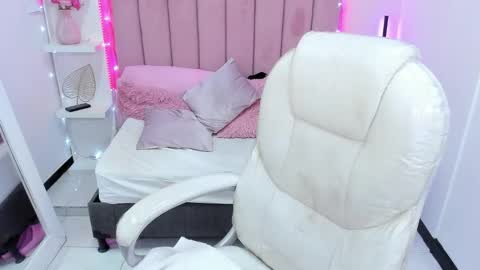 Snapshot of littlesofii chatting on 10-02-25, 09:11  sofii  online show from 10-02-25, 09:11