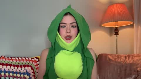 Snapshot of littlesugarpea chatting on 01-08-25, 12:17 Little Sugar Pea  online show from 01-08-25, 12:17