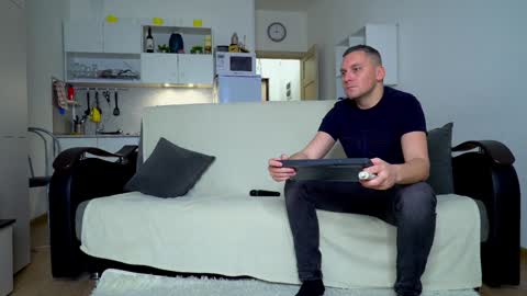 Little Tifany online show from 11-13-25, 12:04