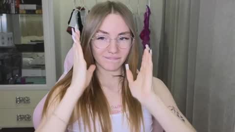 Eliana online show from 01-28-25, 02:21