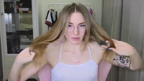 Eliana online show from 01-30-25, 03:08