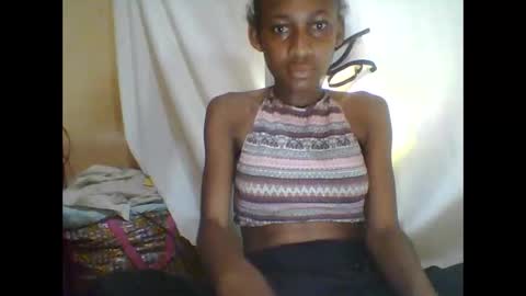 Snapshot of littleyanah chatting on 09-22-25, 01:07 yanah online show from 09-22-25, 01:07