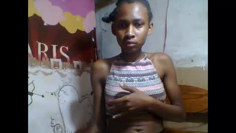 Snapshot of littleyanah chatting on 10-03-25, 05:37 yanah online show from 10-03-25, 05:37