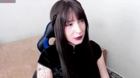 Liz online show from 10-21-25, 03:40