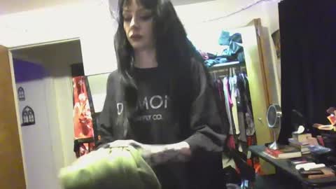 Liv Mirage online show from 01-19-25, 02:36