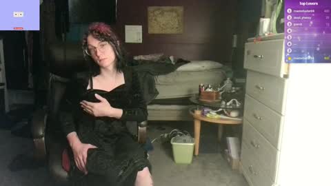 Snapshot of livolioyo chatting on 12-02-24, 10:39 Livolio online show from 12-02-24, 10:39