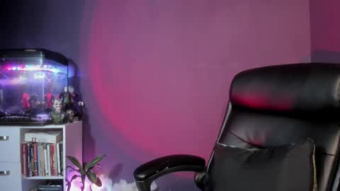 Snapshot of lixrose chatting on 12-20-25, 05:14 LixRose online show from 12-20-25, 05:14