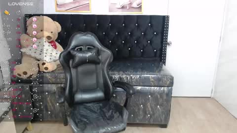 Snapshot of liz25_b chatting on 03-01-25, 09:29 Liz online show from 03-01-25, 09:29