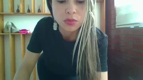 liz_28 online show from 10-27-25, 04:00