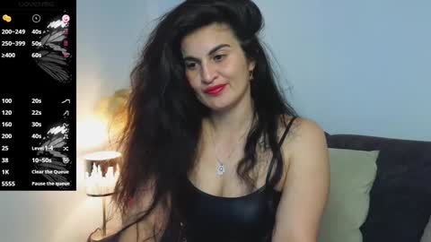 Snapshot of liz_devine chatting on 12-26-24, 05:08 liz online show from 12-26-24, 05:08