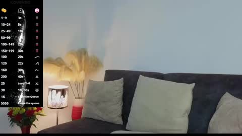 Snapshot of liz_devine chatting on 02-17-25, 01:53 liz online show from 02-17-25, 01:53