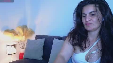 Snapshot of liz_devine chatting on 02-18-25, 04:05 liz online show from 02-18-25, 04:05