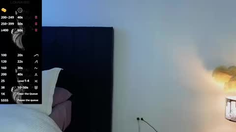 Snapshot of liz_devine chatting on 02-19-25, 03:38 liz online show from 02-19-25, 03:38