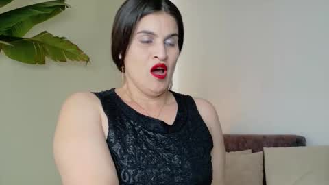 Snapshot of liz_devine chatting on 10-25-25, 06:13 liz online show from 10-25-25, 06:13