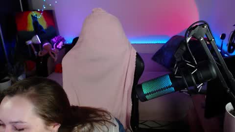 LIzaSwan online show from 11-22-25, 06:40