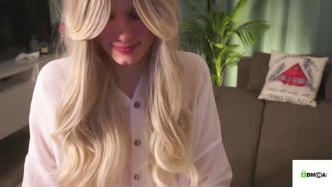 Snapshot of lizbethcoll chatting on 01-02-25, 11:27 Sunnheart online show from 01-02-25, 11:27