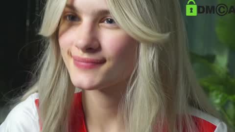 Snapshot of lizbethcoll chatting on 01-10-25, 10:46 Sunnheart online show from 01-10-25, 10:46