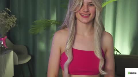 Snapshot of lizbethcoll chatting on 01-12-25, 09:19 Sunnheart online show from 01-12-25, 09:19