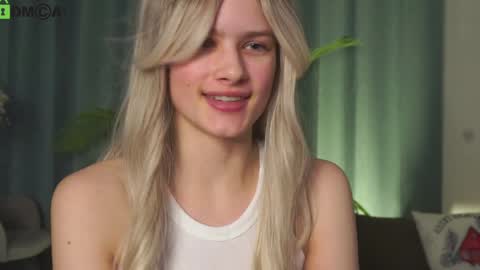 Snapshot of lizbethcoll chatting on 01-14-25, 05:45 Sunnheart online show from 01-14-25, 05:45