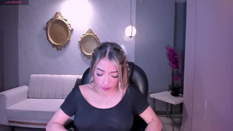 Lizz online show from 11-19-25, 04:12
