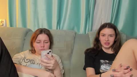 lizzi_muur online show from 12-17-24, 09:05