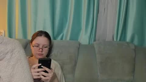 lizzi_muur online show from 12-19-24, 03:19