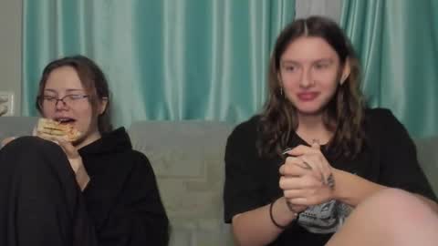 lizzi_muur online show from 12-25-24, 04:54