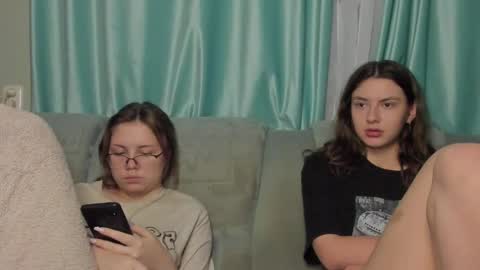 lizzi_muur online show from 12-25-24, 07:56