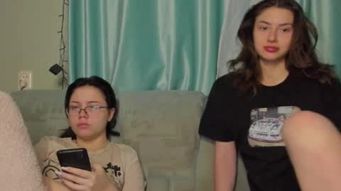 lizzi_muur online show from 01-17-25, 06:23