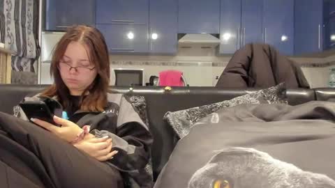 lizzi_muur online show from 02-14-25, 02:12