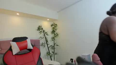 Snapshot of lizzie_williamss chatting on 07-02-26, 03:23 lizzie_williamss online show from 07-02-26, 03:23