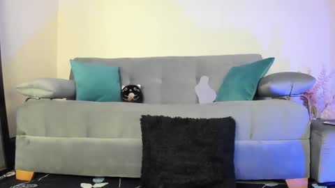 Snapshot of lizzyroses chatting on 10-13-25, 01:00 Elizabeth but call me Lizz  online show from 10-13-25, 01:00