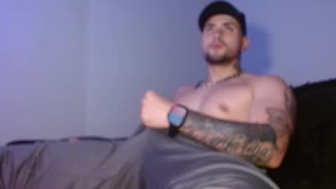 lliamm 2 online show from 10-11-25, 04:33