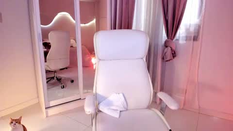 Snapshot of lm_kloeeh chatting on 03-11-25, 02:21 Kloe see you 28-11  to celebrate my birthday online show from 03-11-25, 02:21