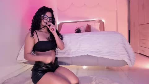 Snapshot of lm_kloeeh chatting on 09-27-25, 01:43 Kloe see you 28-11  to celebrate my birthday online show from 09-27-25, 01:43