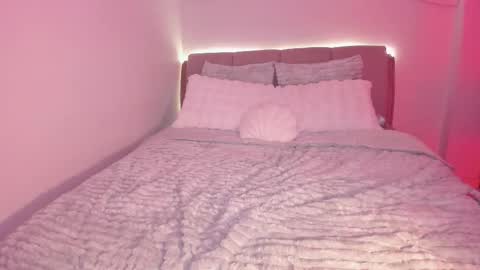 Snapshot of lm_kloeeh chatting on 09-30-25, 02:49 Kloe see you 28-11  to celebrate my birthday online show from 09-30-25, 02:49