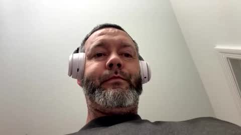 Snapshot of lngd_5 chatting on 12-18-25, 02:28 lngd_5 online show from 12-18-25, 02:28