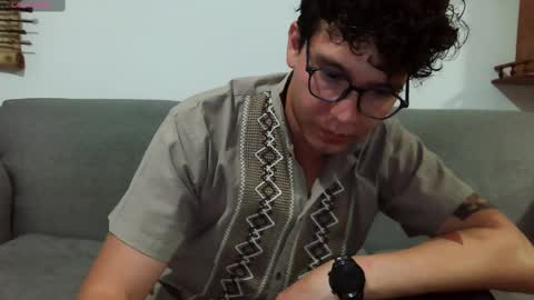 Snapshot of lobomx19 chatting on 03-05-25, 02:03 Lobo online show from 03-05-25, 02:03