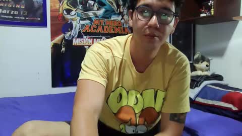 Snapshot of lobomx19 chatting on 10-15-25, 04:23 Lobo online show from 10-15-25, 04:23