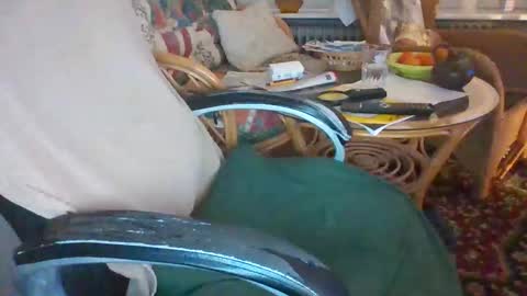 Snapshot of loewe39238 chatting on 11-23-25, 04:34 loewe39238 online show from 11-23-25, 04:34