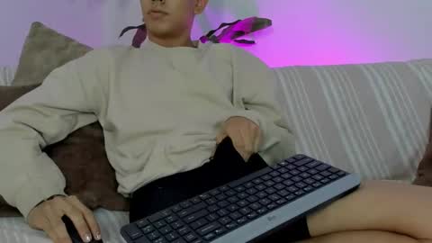 logantwink18 online show from 02-18-26, 11:06