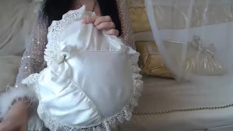 Snapshot of lokagold chatting on 10-13-25, 06:13 Lilu online show from 10-13-25, 06:13