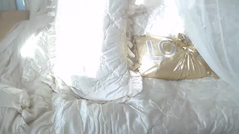 Snapshot of lokagold chatting on 11-26-25, 07:31 Lilu online show from 11-26-25, 07:31