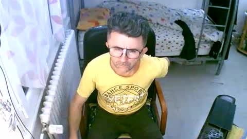 Snapshot of lokoum39 chatting on 01-18-26, 07:06 lokoum39 online show from 01-18-26, 07:06