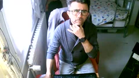 Snapshot of lokoum39 chatting on 02-16-26, 12:01 lokoum39 online show from 02-16-26, 12:01