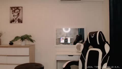  Lola  online show from 12-18-24, 05:59